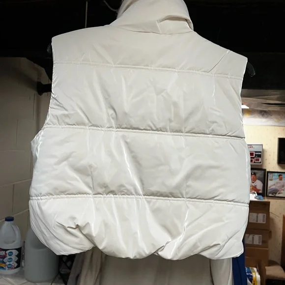Wild Fable Light Beige Quilted Puffer Vest - Picture 3 of 9